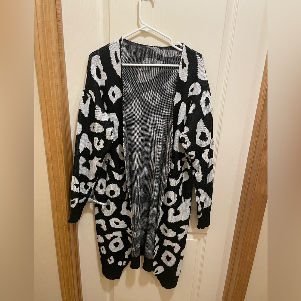 Vestidos black leopard cardigan sweater
